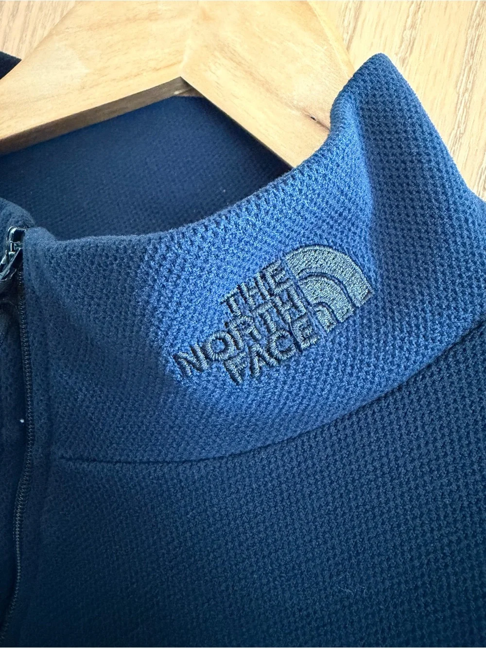 The North Face EUC Lightweight Navy Blue Quarter Zip Pullover Top Men’s Size M
